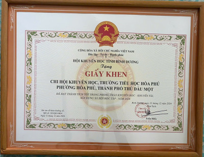 Hội Khuyến học tỉnh Bình Dương tặng giấy khen cho Chi hội khuyến học trường Tiểu học Hòa Phú đạt thành tích tốt trong phong trào khuyến học, khuyến tài, xây dựng xã hội học tập năm 2024
