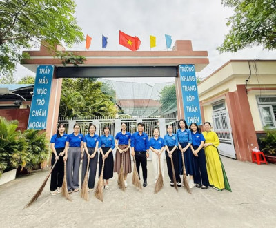 Trường Tiểu học Hòa Phú Đồng diễn võ nhạc Vovinam