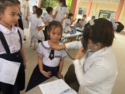 Trường Tiểu học Hòa Phú tổ chức khám sức khỏe cho học sinh đầu năm học 2025–2026