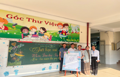 Tổ chức giờ học mở và sinh hoạt chuyên đề môn mĩ thuật tại trường Tiểu học Hòa Phú