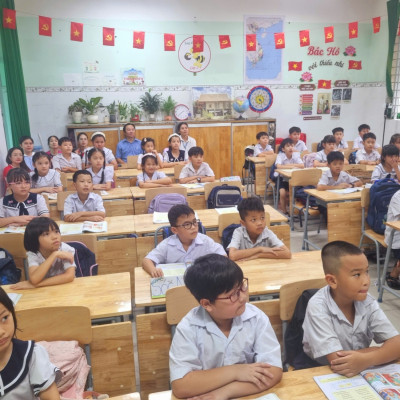 Tổ khối 2 - Trường Tiểu học Hòa Phú - tiết chuyên đề hoạt động trải nghiệm