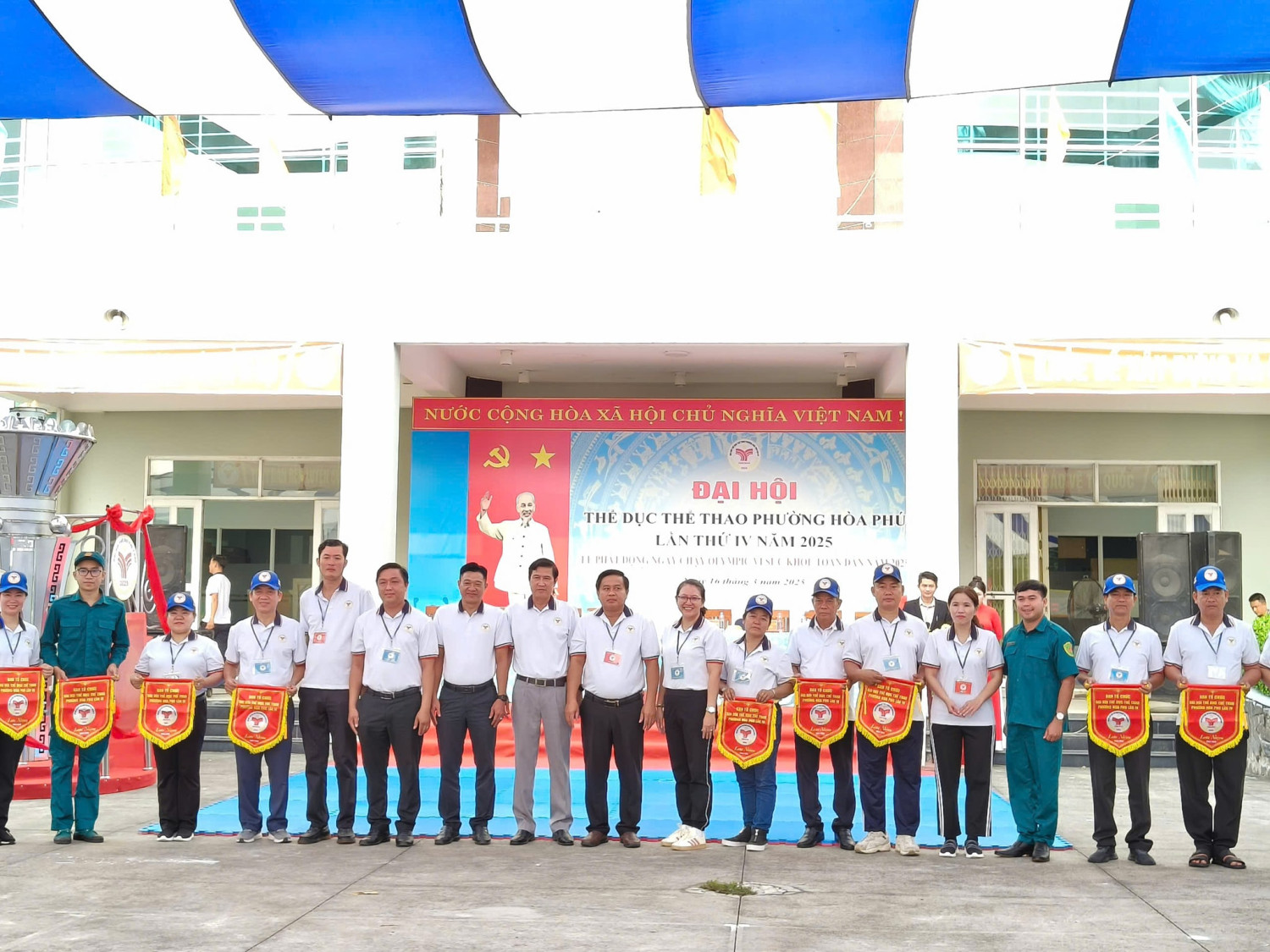 CBGVNV TRƯỜNG TIỂU HỌC HÒA PHÚ THAM GIA "ĐẠI HỘI THỂ DỤC THỂ THAO PHƯỜNG HOÀ PHÚ LẦN THỨ IV NĂM 2025 VÀ PHÁT ĐỘNG NGÀY CHẠY OLYMPIC VÌ SỨC KHỎE TOÀN DÂN NĂM 2025"