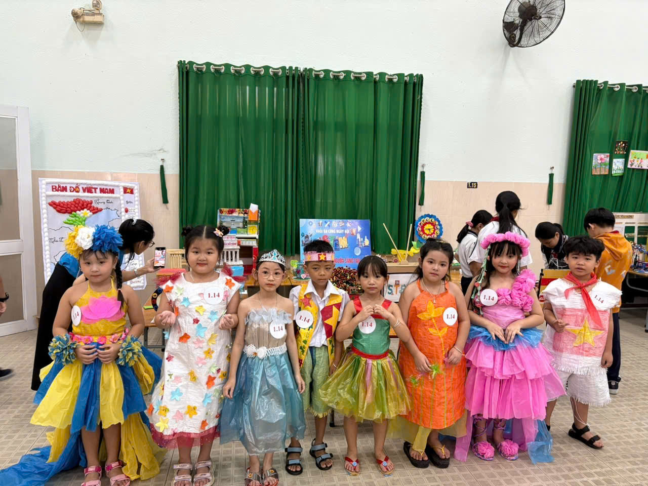Hội thi Thời trang tái chế, sáng tạo vì môi trường tại ngày hội STEM