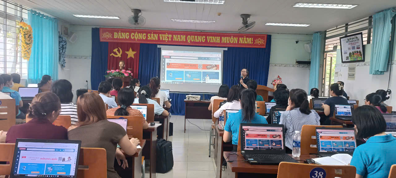 TH Hòa Phú - tập huấn chuyên đề “Ứng dụng trí tuệ nhân tạo (AI) trong việc xây dựng, lưu trữ học liệu số và tạo bài kiểm tra đánh giá”