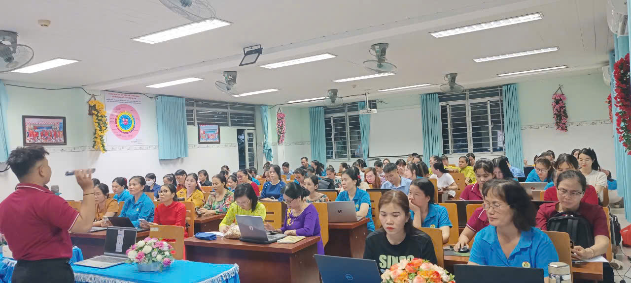TRƯỜNG TIỂU HỌC HÒA PHÚ TẬP HUẤN SỬ DỤNG ỨNG DỤNG eNetViet
