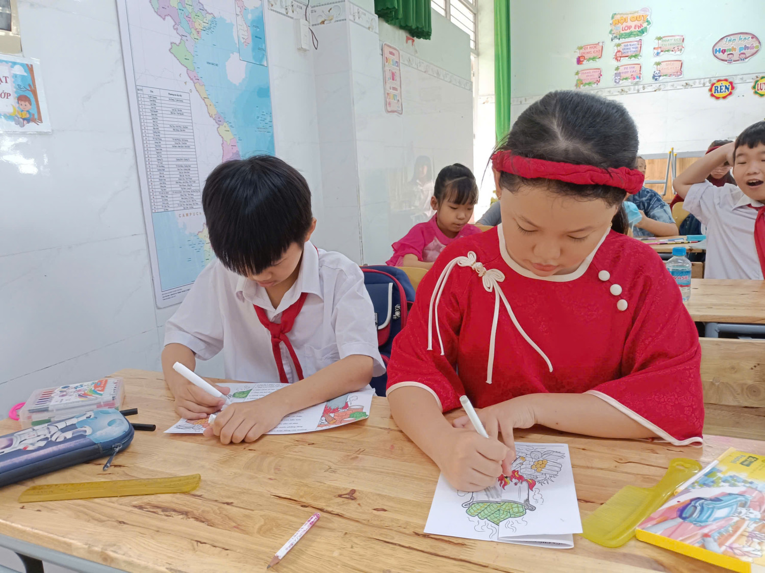 ĐỔI MỚI HÌNH THỨC DẠY HỌC – KHƠI DẬY HỨNG THÚ, PHÁT HUY SÁNG TẠO Ở HỌC SINH KHỐI 4