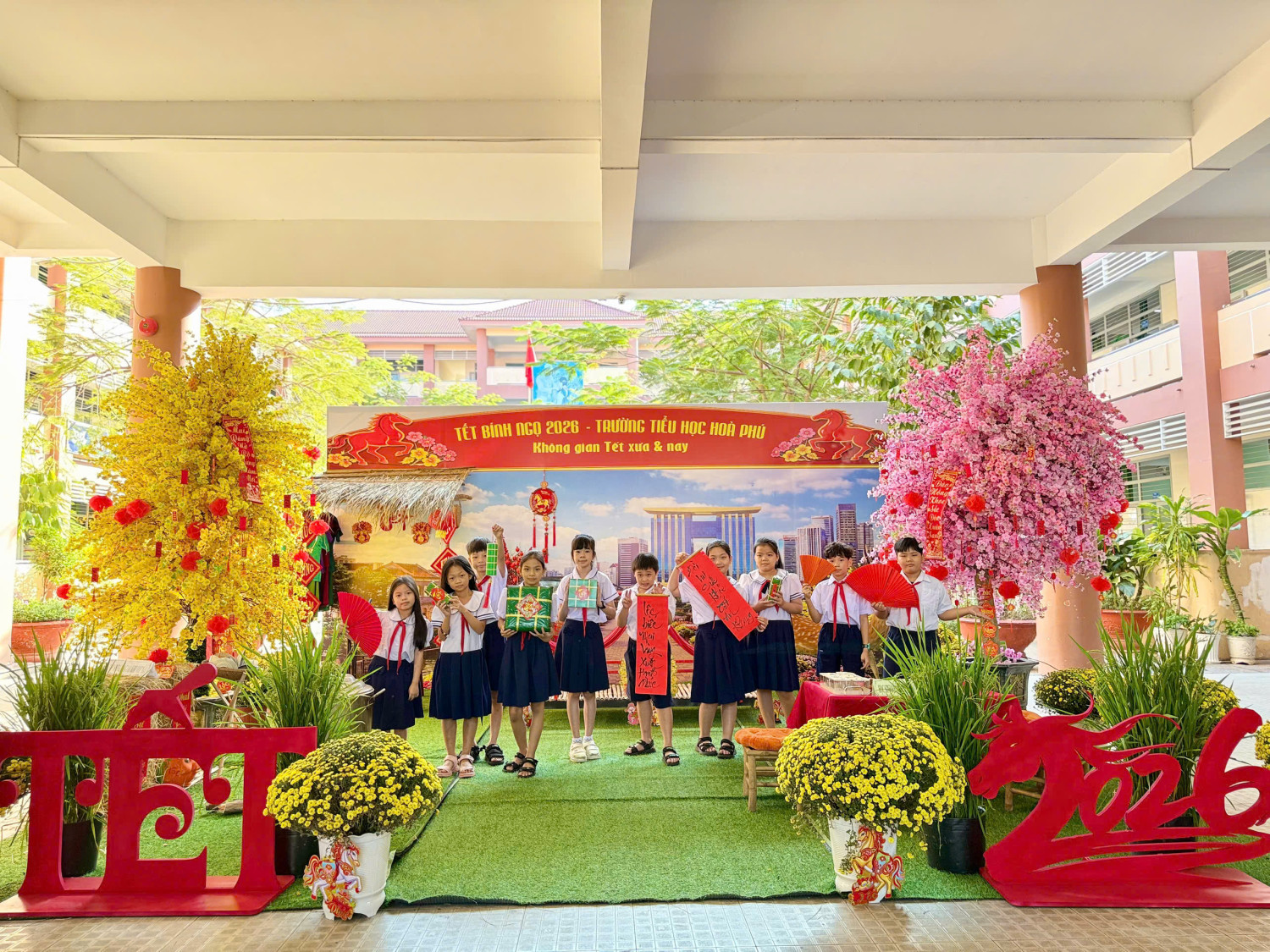 RỘN RÀNG KHÔNG KHÍ TẾT XƯA – TẾT NAY CÙNG HỌC SINH KHỐI 4