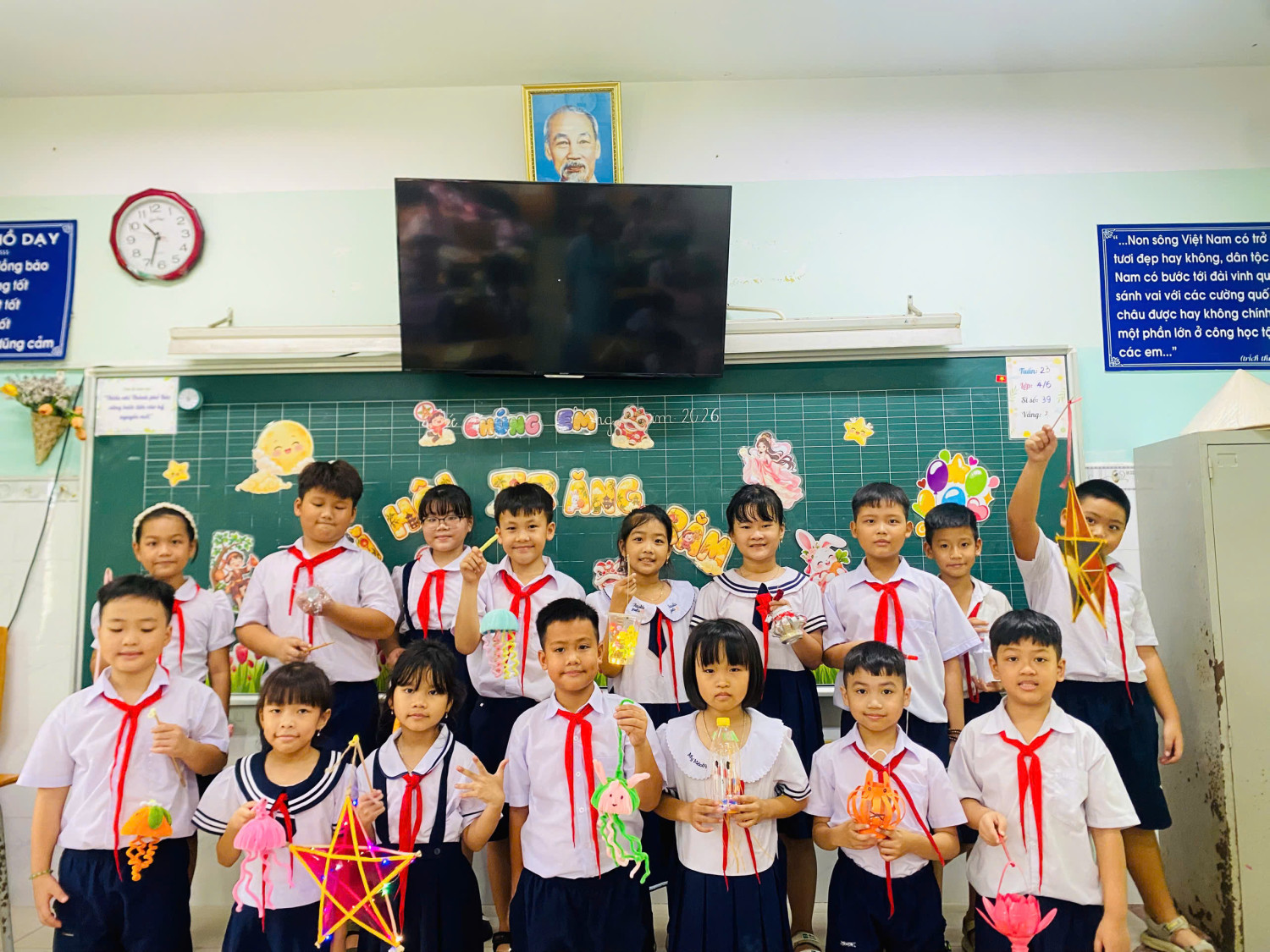 HỌC SINH KHỐI 4 TRƯỜNG TIỂU HỌC HÒA PHÚ VUI TẾT TRUNG THU